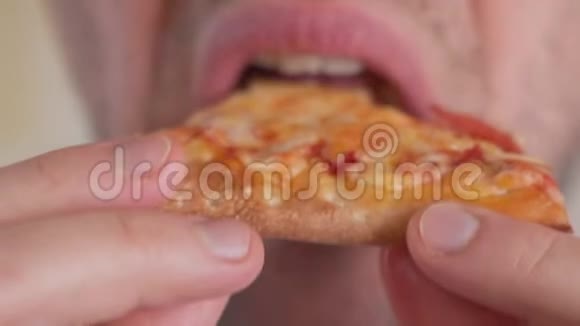 吃披萨吃快餐视频的预览图