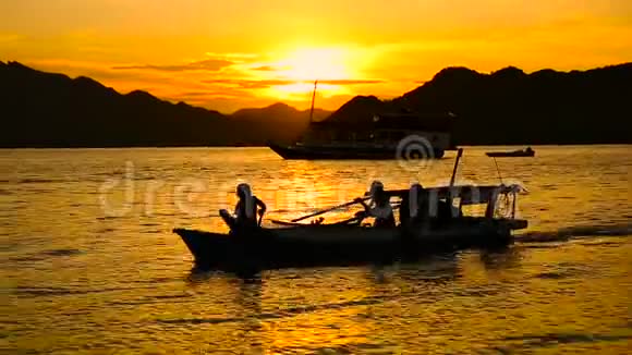 印度尼西亚巴厘渔船日落视频的预览图