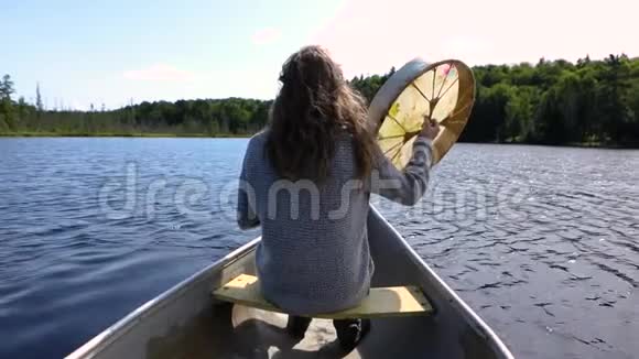 圣鼓灵独木舟之旅视频的预览图