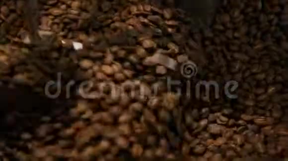 小型烘焙厂咖啡烘焙工艺视频的预览图