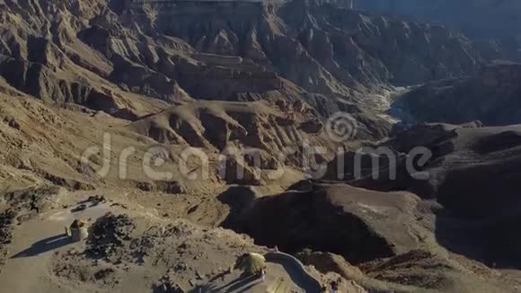 纳米比亚鱼河峡谷的岩石山丘巨大的峡谷自然视频的预览图