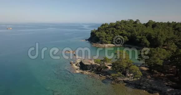 令人惊叹的海岸覆盖岩石地中海土耳其4k视频的预览图