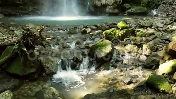 科科瓦多国家公园瀑布视频的预览图