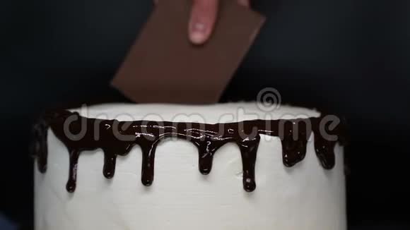 蛋糕装饰与糖果巧克力饼干华夫饼金橘关闭延时录像视频的预览图