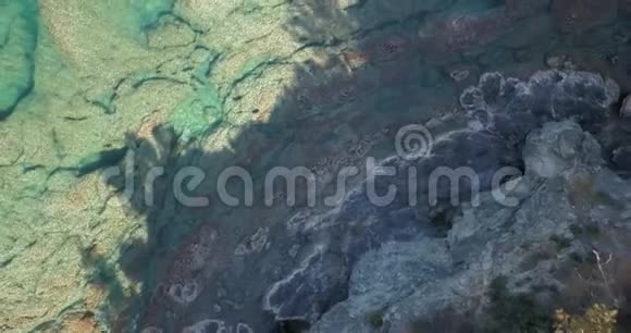 法塞利斯海岸地中海蓝色海水的俯视图视频的预览图
