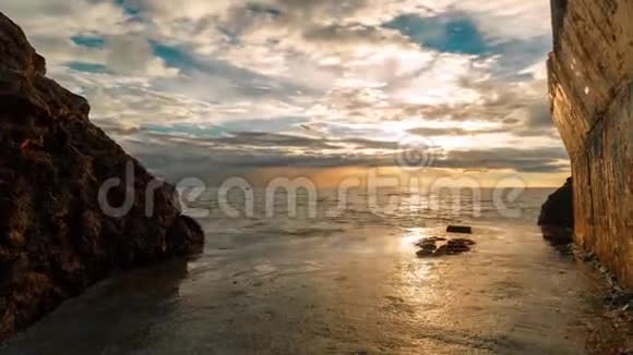 在克里米亚的海上清晨视频的预览图