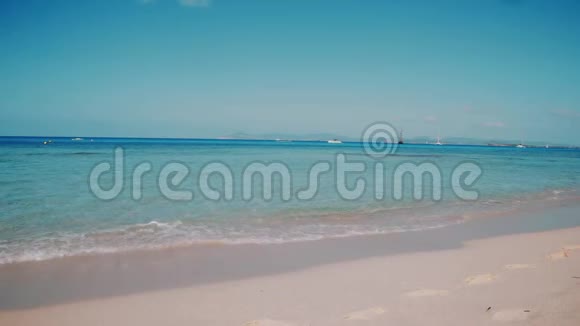 巴林岛绿松石海滩视频的预览图