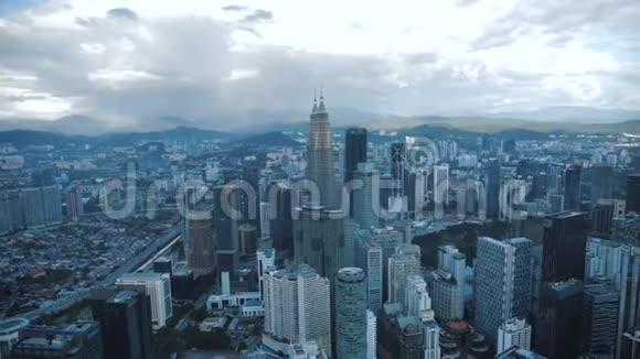 吉隆坡市区全景大城市的摩天大楼和建筑物视频的预览图
