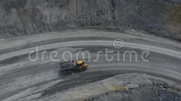 铜矿露天开采机械操作视频的预览图