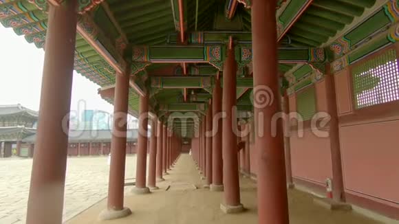 韩国首尔的一座古代宫殿前往韩国的概念慢镜头视频的预览图