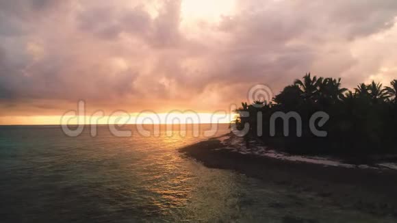 多米尼加共和国加勒比海热带奇异岛屿景观鸟瞰视频的预览图