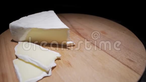 切卡姆伯特美食白奶酪特写视频的预览图