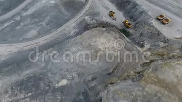 铜矿露天开采机械操作视频的预览图