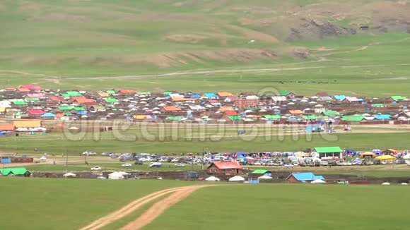 蒙古一个农村城市的人群传统纳达姆节视频的预览图