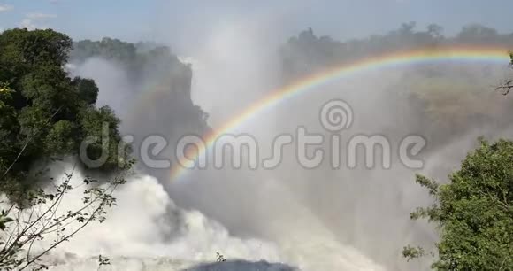 彩虹在维多利亚瀑布津巴布韦非洲视频的预览图