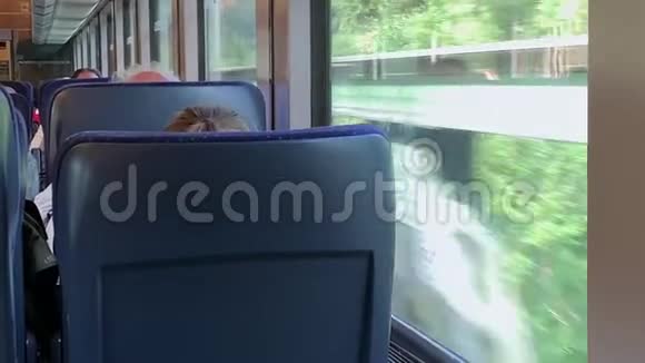 火车运动中的窗户视频的预览图