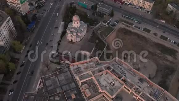 摩尔多瓦基希讷乌日落时的空中拍摄视频的预览图