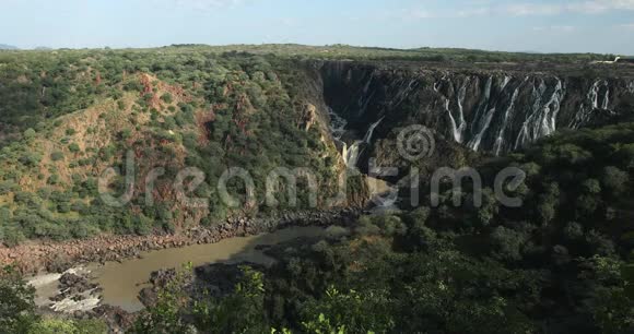 纳米比亚北部的Ruacana瀑布非洲荒野视频的预览图