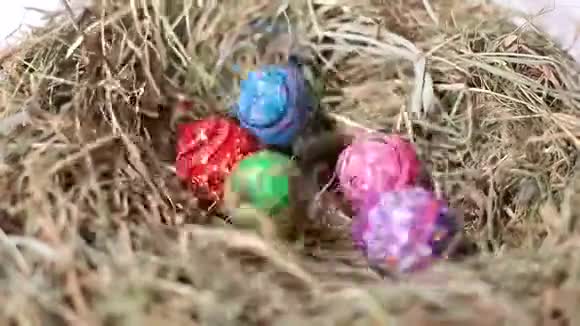 篮子里的复活节彩蛋复活节的象征视频的预览图