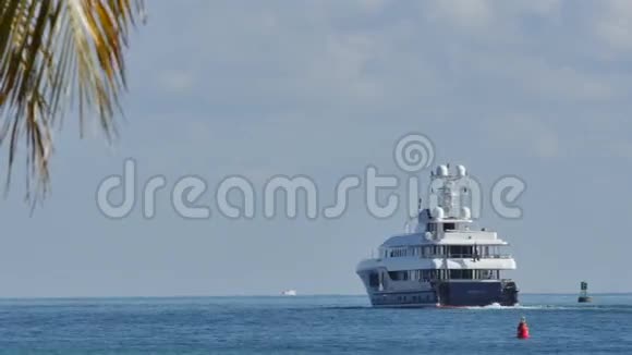 从迈阿密海滩出发的豪华游艇视频的预览图