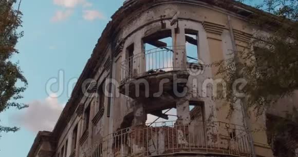战后旧建筑的遗迹视频的预览图