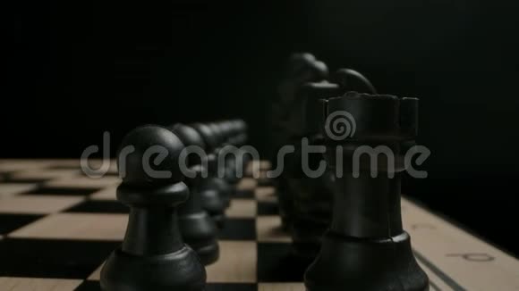 黑色棋子开始排位置准备游戏概念视频的预览图