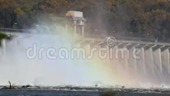 马里兰科尼戈大坝的延时开放溢出视频的预览图