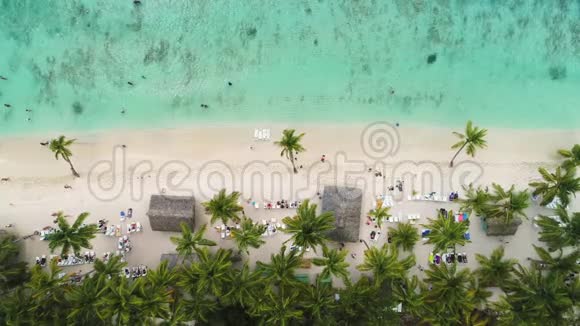 多米尼加共和国加勒比海的索纳岛无人驾驶飞机空中观景台视频的预览图