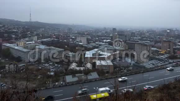 亚美尼亚耶尔文市日落顶视时间视频的预览图