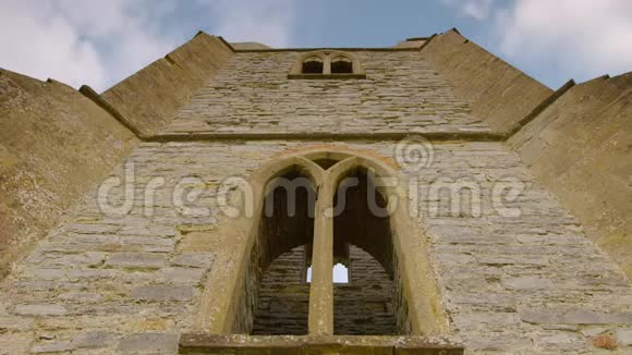 弧形窗户教堂废墟阿伯登郡苏格兰视频的预览图