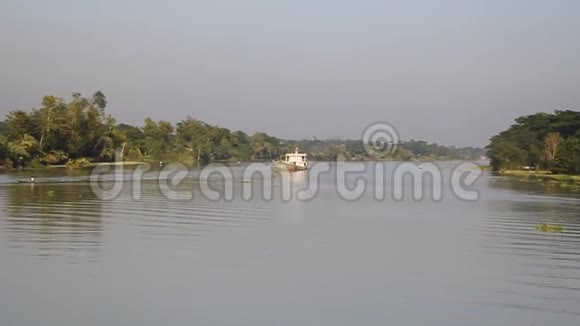 孟加拉国桑达河货船视频的预览图