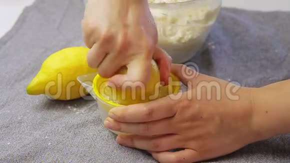 冷冻柠檬和果汁视频的预览图