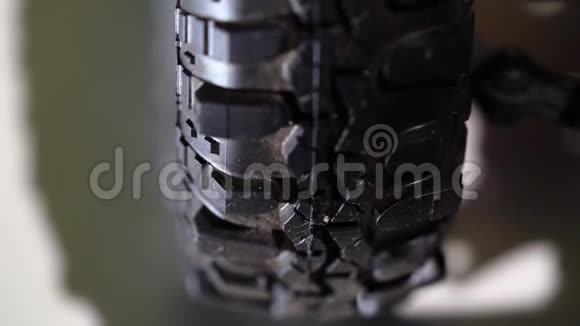 RC型SUV车型越野轮胎及车轮视频的预览图