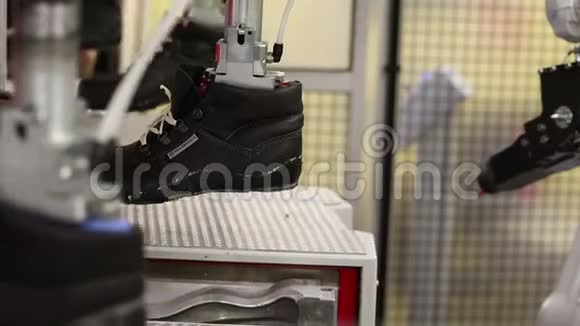 工厂自动制鞋机视频的预览图