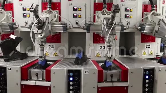 工厂自动制鞋机视频的预览图