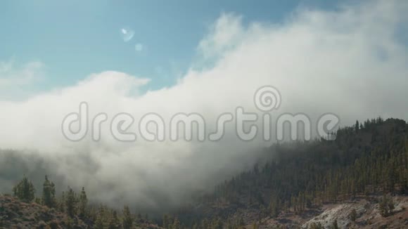 山坡上有云的景观特内里费视频的预览图