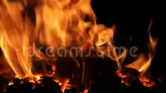 缓慢运动火山地狱之火视频的预览图