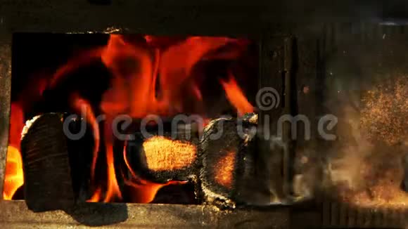 慢动作木头燃烧像地狱视频的预览图