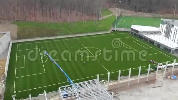 高空超圈足球场建设雇员装备足球场视频的预览图