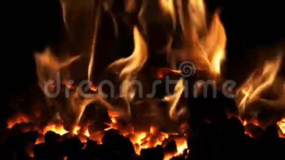 缓慢运动火山地狱之火视频的预览图