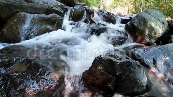 巴拉乌瀑布华欣丛林瀑布视频的预览图