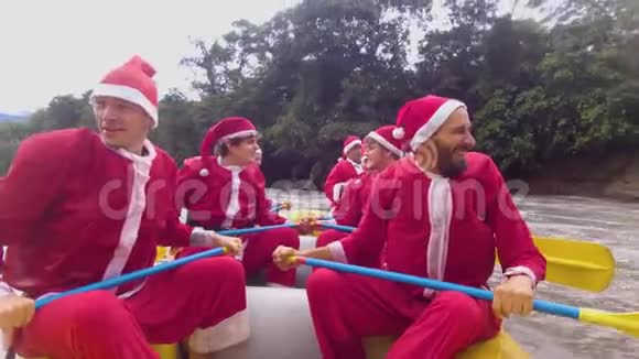 圣诞老人队迅速进入视频的预览图