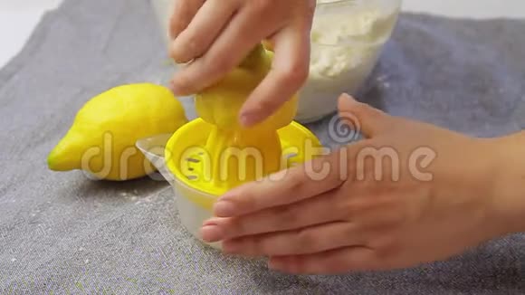 冷冻柠檬和果汁视频的预览图