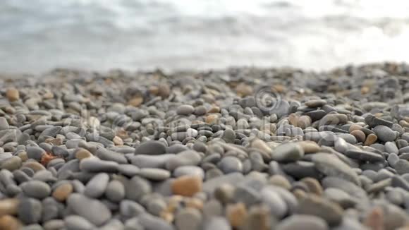 落在海底的卵石视频的预览图