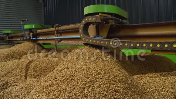 机械生麦谷物商店英国欧洲视频的预览图