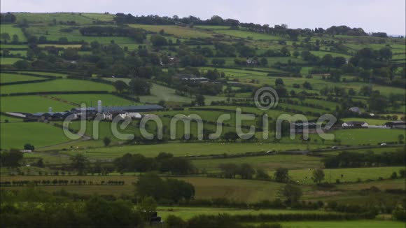 空中农村农田景观英国视频的预览图