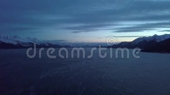 阿拉斯加的冷冻喷雾视频的预览图