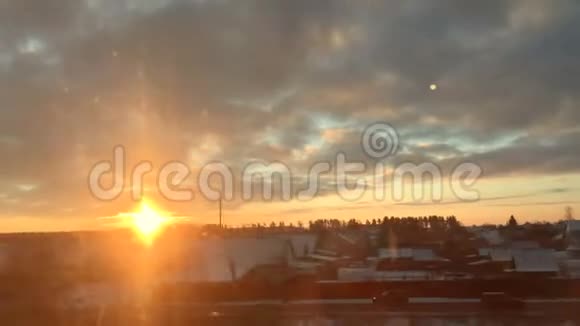 日出在乡村上空视频的预览图