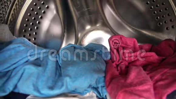 洗衣机带衣服关门视频的预览图