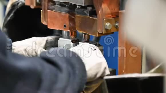 点焊机工业汽车部分在工厂视频的预览图